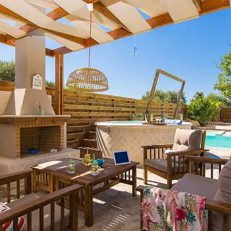 Aestas Residence, Refined Summer Retreat With Pool, By Thinkvilla * Принос