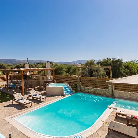 Aestas Residence, Refined Summer Retreat With Pool, By Thinkvilla Villa